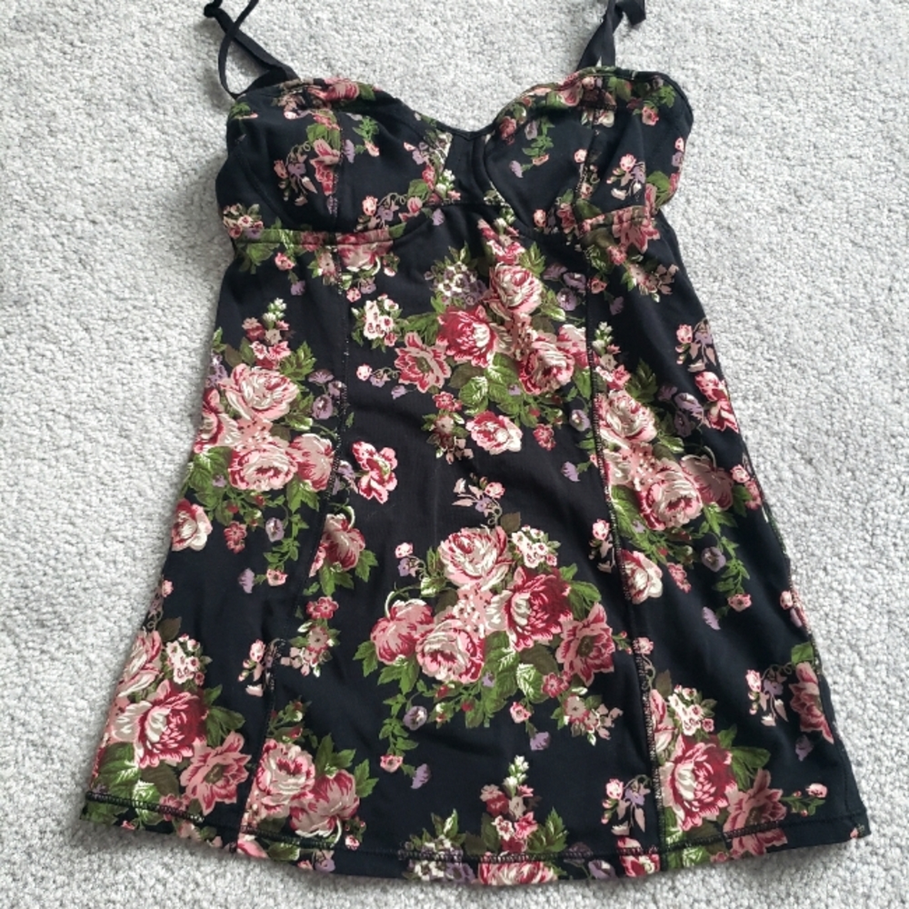 Aritzia Talula xs flower top